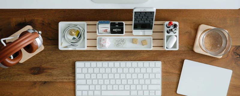 An really tidy office desk